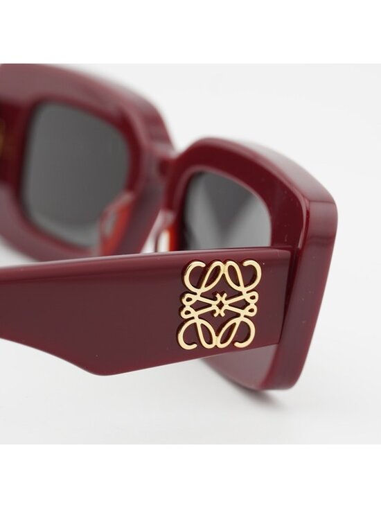 Loewe LW40101I 66A Sunglasses Shiny Burgundy/Gold Rectangle Frame, Grey Lenses main image 9